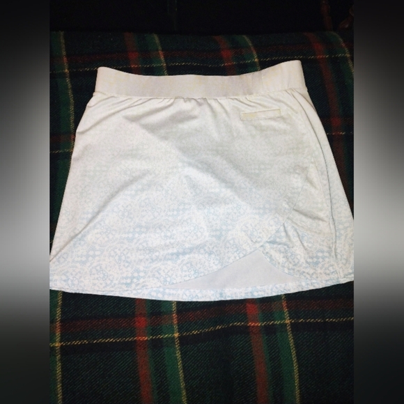Pebble Beach Elegant White and Light Blue Women's Golf Skort. - Picture 6 of 6